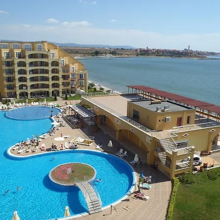 In Midia Grand Apartment Aheloy