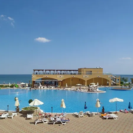 In Midia Grand * Aheloy